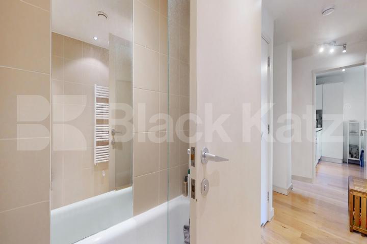 Flooded with natural light with 24 Hour Concierge & balcony South Central Steedman Street, Elephant and Castle